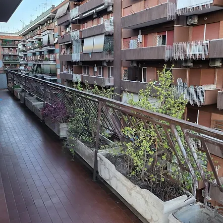 Sweet Tiburtina Station * רומא